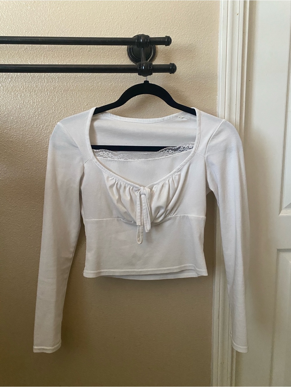 Cropped Tie-Front Long-Sleeve Blouse in White